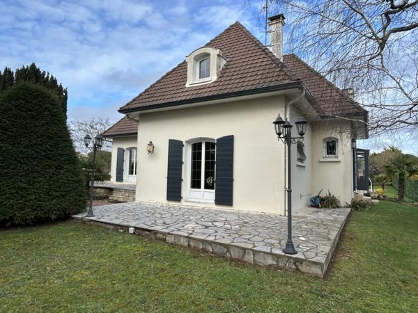 Traditionnelle - 8 pièces - 220 m²