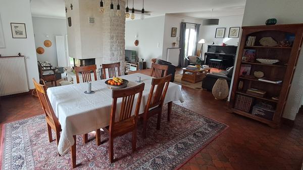 Traditionnelle - 8 pièces - 220 m²