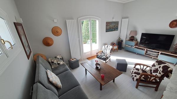 Traditionnelle - 8 pièces - 220 m²