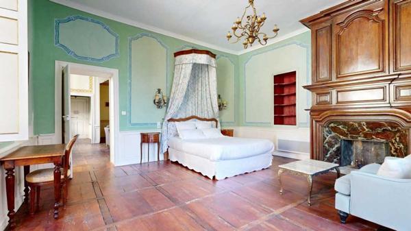 Appartement - Sarlat-la-caneda Sarlat-la-Canéda : Un décor de grand écran au cœur du Secteur Sauvegardé, appartement 1 chambre avec balcon