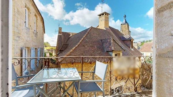 Appartement - Sarlat-la-caneda Sarlat-la-Canéda : Un décor de grand écran au cœur du Secteur Sauvegardé, appartement 1 chambre avec balcon