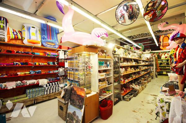 Locaux commerciaux (160m2) au RDC + Mezzanine de 40m2 dans le quartier des chartreux (4e)