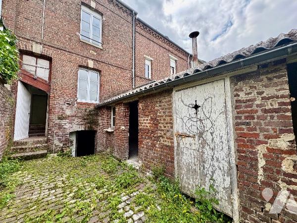 MAISON DE VILLE AVEC JARDIN