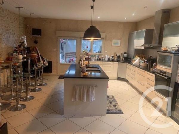 Maison à vendre  9 pièces - 244,95 m2 SAUJON - 17