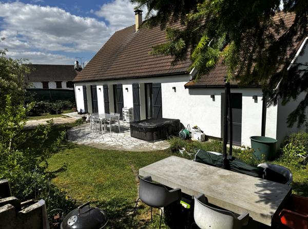 Gilles (28260) Maison familiale - Jardin/Garage
