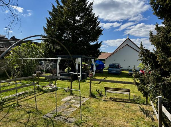Gilles (28260) Maison familiale - Jardin/Garage