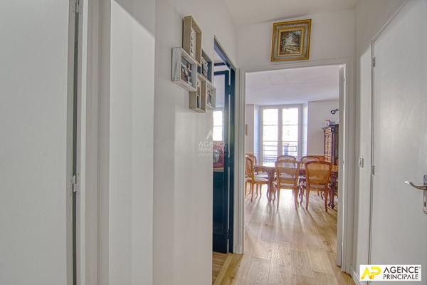 Versailles Notre-Dame APpartement 3 pièces 76.7 m² situé au 1er étage avec parking en option €600 000 ** - Référence 26602
