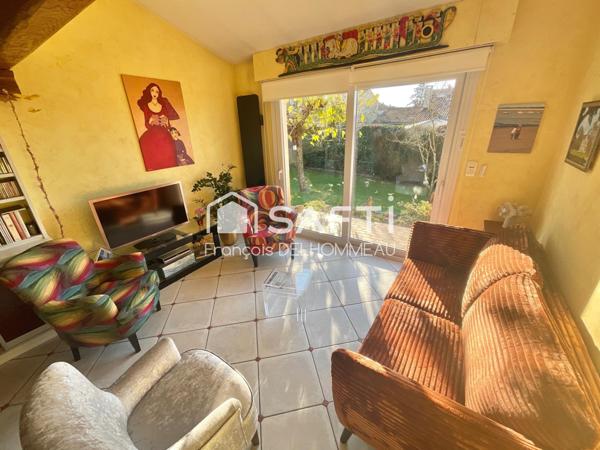 Maison avec préau de 100m2, 4 chambres sur un terrain de 570m2