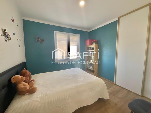 Maison avec préau de 100m2, 4 chambres sur un terrain de 570m2