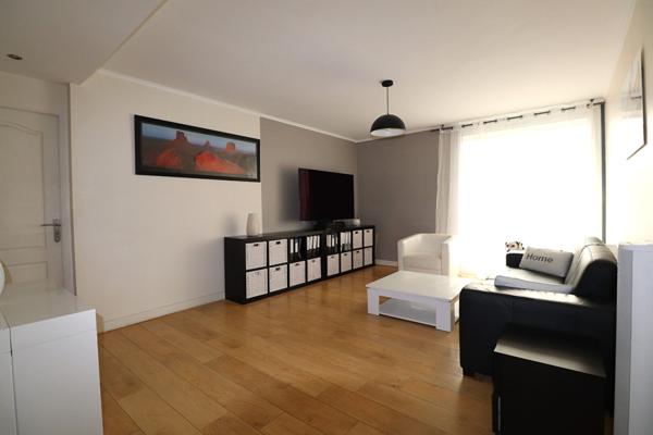 Dernier étage - 3 pièces 68 m² - Balcon Sud-Ouest - Ascenseur - Parking - Parfait état