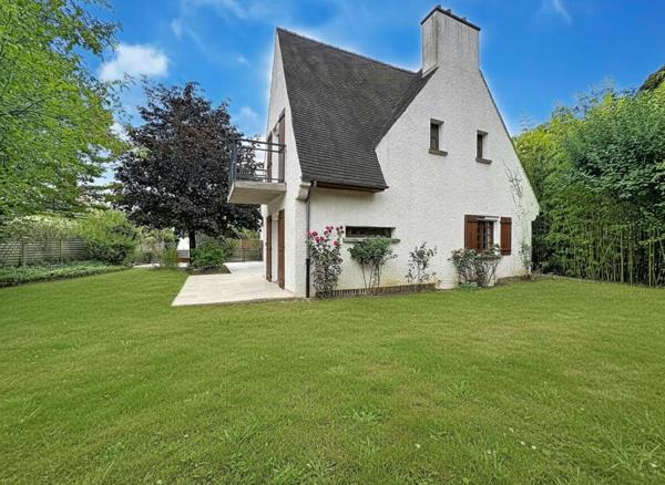 DOMAINE DE LA VALLÉE DE LA BIÈVRE  MAISON FAMILIALE EN LISIÈRE DE FORÊT, AU CALME ABSOLU