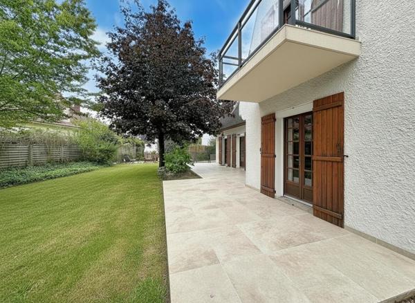 DOMAINE DE LA VALLÉE DE LA BIÈVRE  MAISON FAMILIALE EN LISIÈRE DE FORÊT, AU CALME ABSOLU