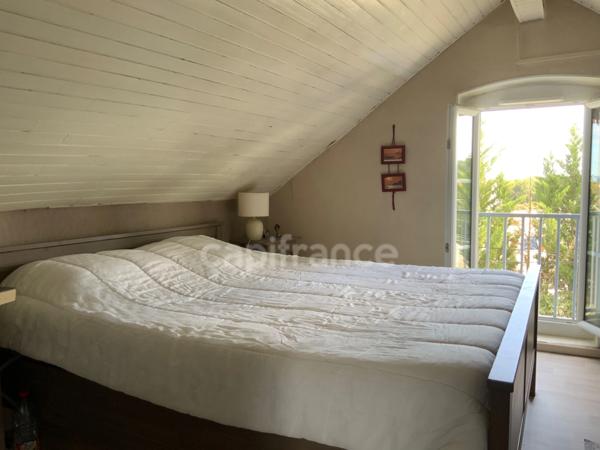 A ST GERMAIN LAVAL Maison rénovée de 75 M2 avec son terrain clos attenant de 450 M2