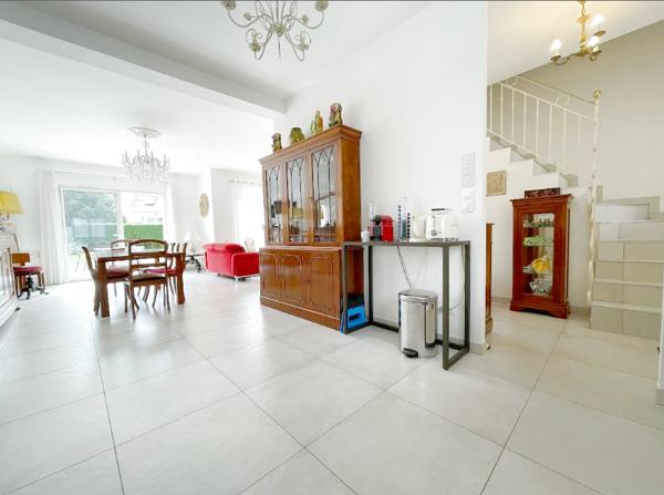 Saclay (91400) MAISON au VAL -QUARTIER CALME -PROCHE FORET - maison 140m2 utiles avec du POTENTIEL - DPE B - ETAT IMPECCABLE