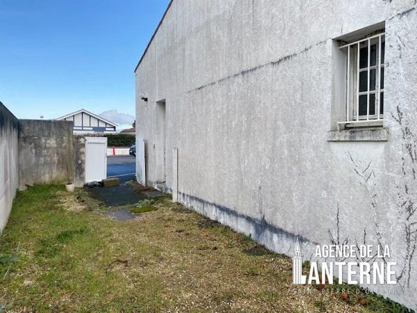 LA COTINIERE - DEPENDANCE DE 47 M² TRANSFORMABLE EN HABITATION AVEC JARDIN ET PARKING