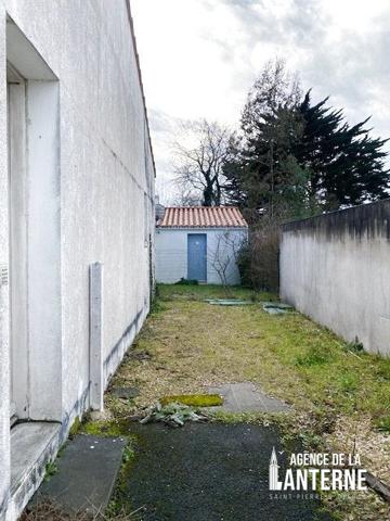 LA COTINIERE - DEPENDANCE DE 47 M² TRANSFORMABLE EN HABITATION AVEC JARDIN ET PARKING