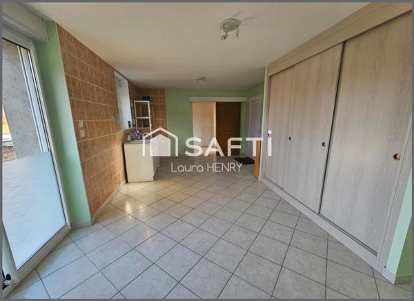 Grande maison rénovée avec garage et jardin