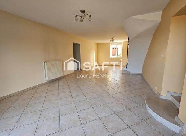 Grande maison rénovée avec garage et jardin