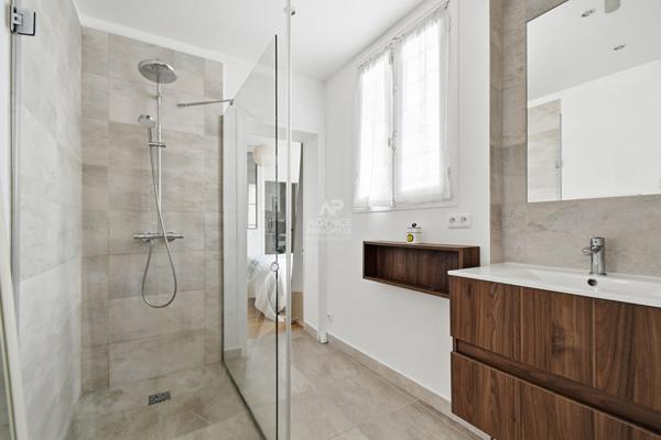 Appartement Saint Germain En Laye 6 pièces - hyper centre - 120 m2 1 090 000 € **  - Référence  18578