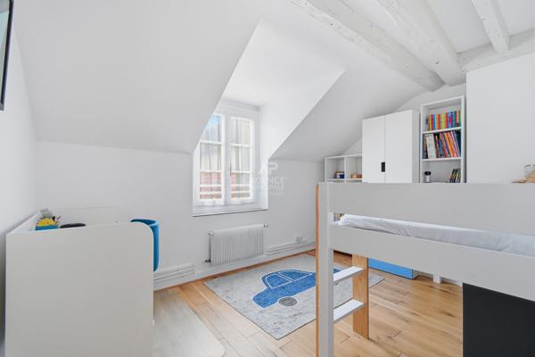 Appartement Saint Germain En Laye 6 pièces - hyper centre - 120 m2 1 090 000 € **  - Référence  18578