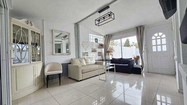 Canet Plage : Maison Canétoise double de plain pied à vendre avec parking et terrasse