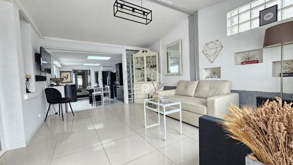 Canet Plage : Maison Canétoise double de plain pied à vendre avec parking et terrasse