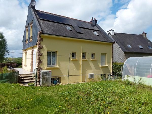 Maison  avec vie de plain pied. Rostrenen 7 pièce(s) 113 m2