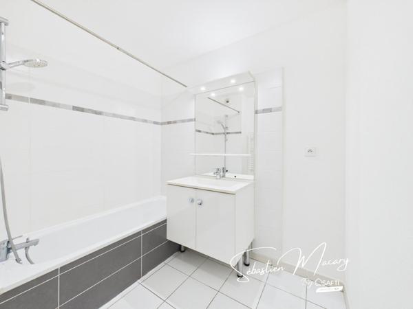 Appartement 3 pièces 68 m² avec terrasse et deux parkings