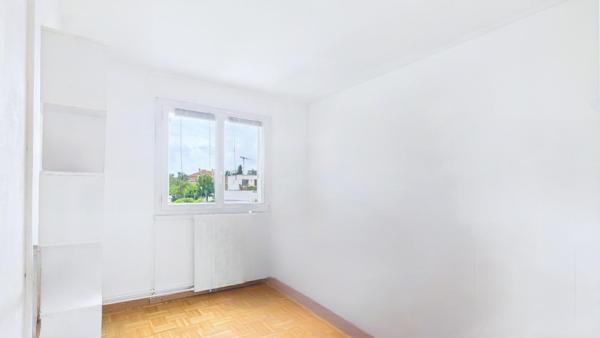 Quartier Le Plateau, T5 avec balcon en parfait état