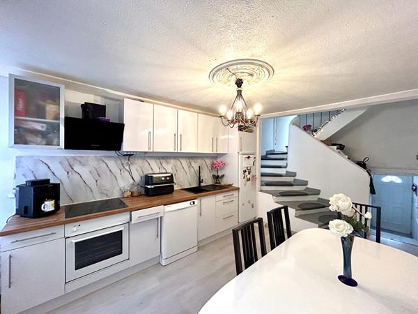 Maison de ville Sollies Pont 4 pièce(s) 103 m2 3 chambres proche commodité centre ville toulon var maison village a vendre acheter