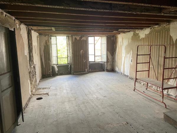 Immeuble 200 m² centre Lamastre avec garage