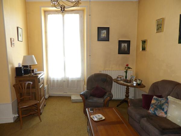 A VENDRE : MAISON AU COEUR DE LA FLECHE, IDEALEMENT SITUEE