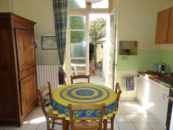 A VENDRE : MAISON AU COEUR DE LA FLECHE, IDEALEMENT SITUEE