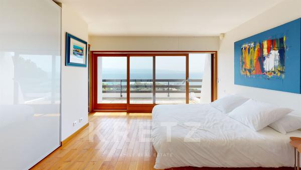 Villa d'architecte avec piscine et vue mer