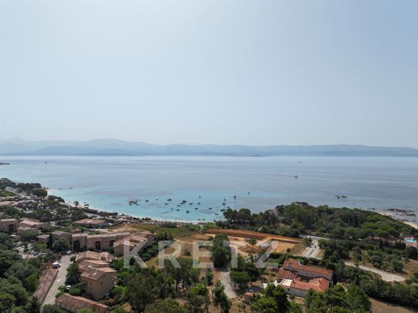 Villa d'architecte avec piscine et vue mer