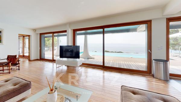 Villa d'architecte avec piscine et vue mer