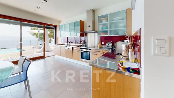 Villa d'architecte avec piscine et vue mer