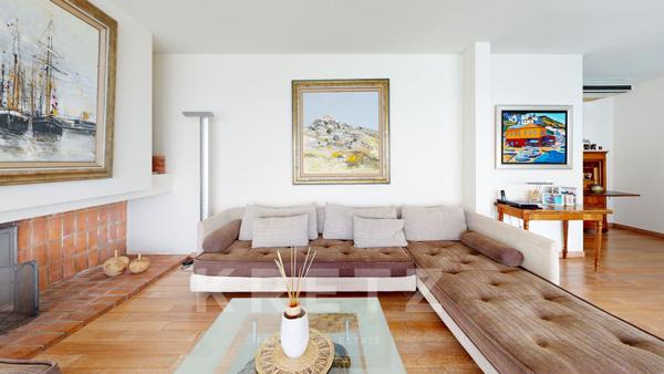 Villa d'architecte avec piscine et vue mer