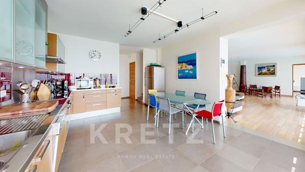 Villa d'architecte avec piscine et vue mer