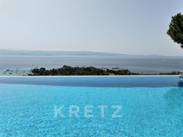 Villa d'architecte avec piscine et vue mer