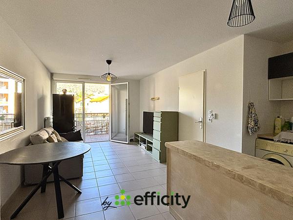 Appartement
         2 pièces
        - 40 m² 84 500 € *