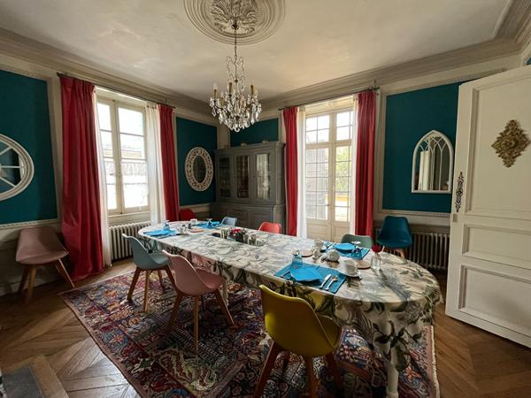 Grande demeure de caractère au coeur du Lude avec piscine chauffée et 8 chambres