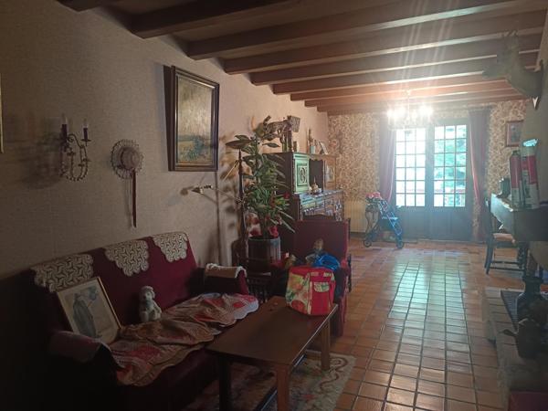 Maison dans cadre bucolique, trois chambres et plus, garage, jardin !!