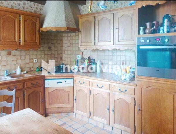 Maison dans cadre bucolique, trois chambres et plus, garage, jardin !!