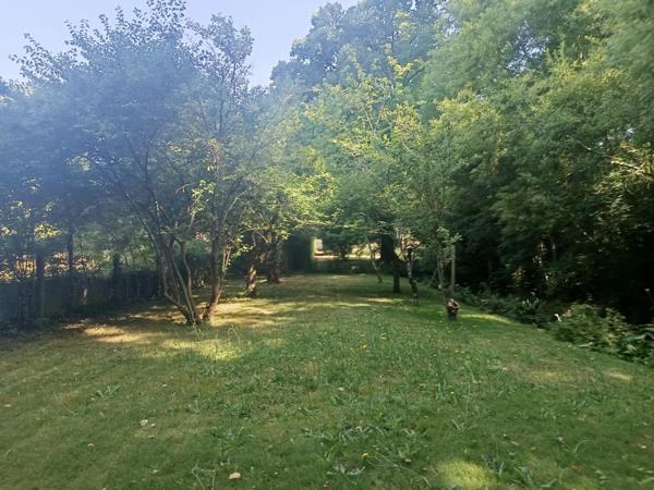 Maison dans cadre bucolique, trois chambres et plus, garage, jardin !!