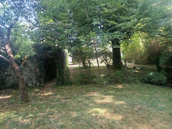 Maison dans cadre bucolique, trois chambres et plus, garage, jardin !!