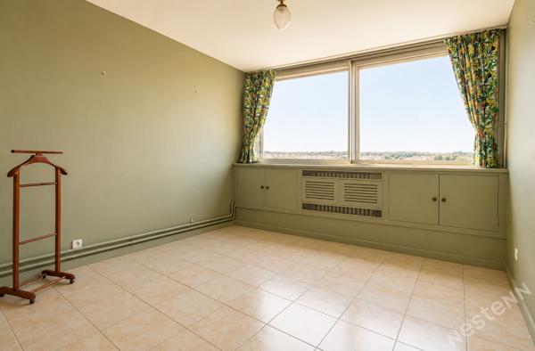 AGEN CENTRE VILLE - Appartement de standing traversant de 133m² avec 3 chambres (possibilité d'une 4ème), climatisation, séjour lumineux, balcon, garage et cellier