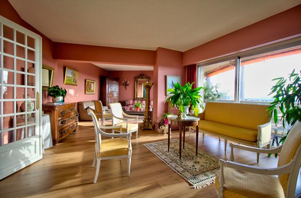AGEN CENTRE VILLE - Appartement de standing traversant de 133m² avec 3 chambres (possibilité d'une 4ème), climatisation, séjour lumineux, balcon, garage et cellier