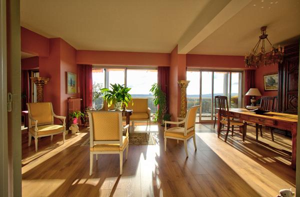 AGEN CENTRE VILLE - Appartement de standing traversant de 133m² avec 3 chambres (possibilité d'une 4ème), climatisation, séjour lumineux, balcon, garage et cellier