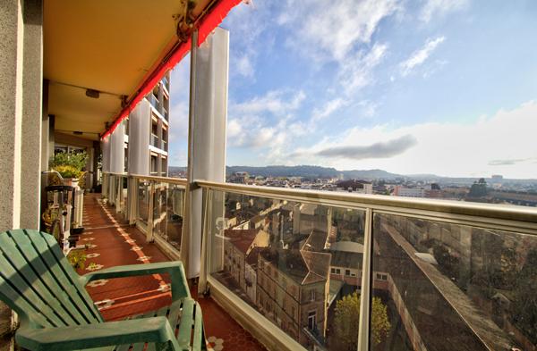 AGEN CENTRE VILLE - Appartement de standing traversant de 133m² avec 3 chambres (possibilité d'une 4ème), climatisation, séjour lumineux, balcon, garage et cellier